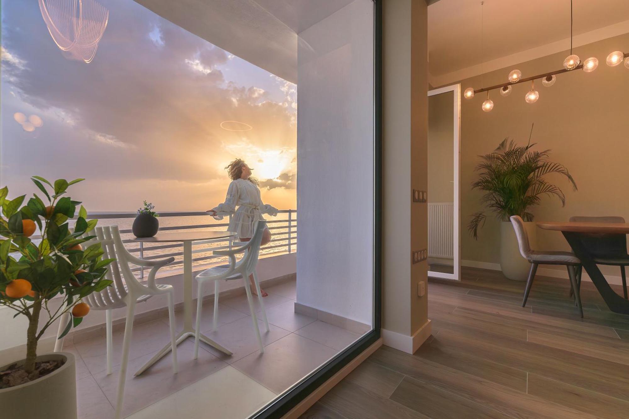 Iconic Salonica Suite Seafront Extérieur photo